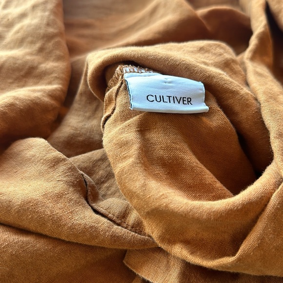 Cultiver Linen Euro Sham/ Pillowcase in gorgeous rich Cedar color. Envelope back - Picture 12 of 16